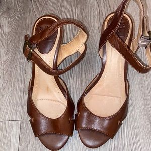 FRYE BROWN HEELS